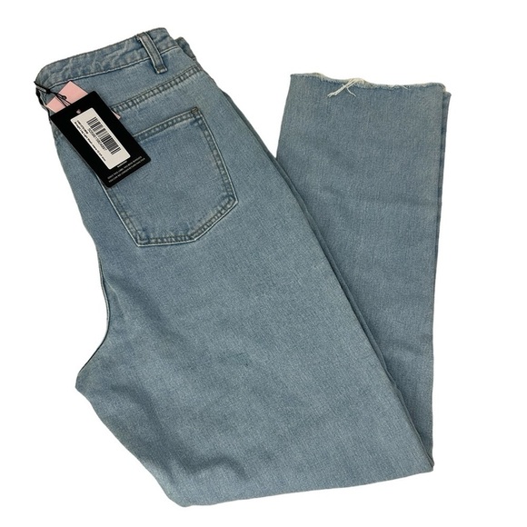 PrettyLittleThings SZ 8 High Rise Straight Leg LightWash Raw Edge Jeans Pant NEW - Picture 1 of 12